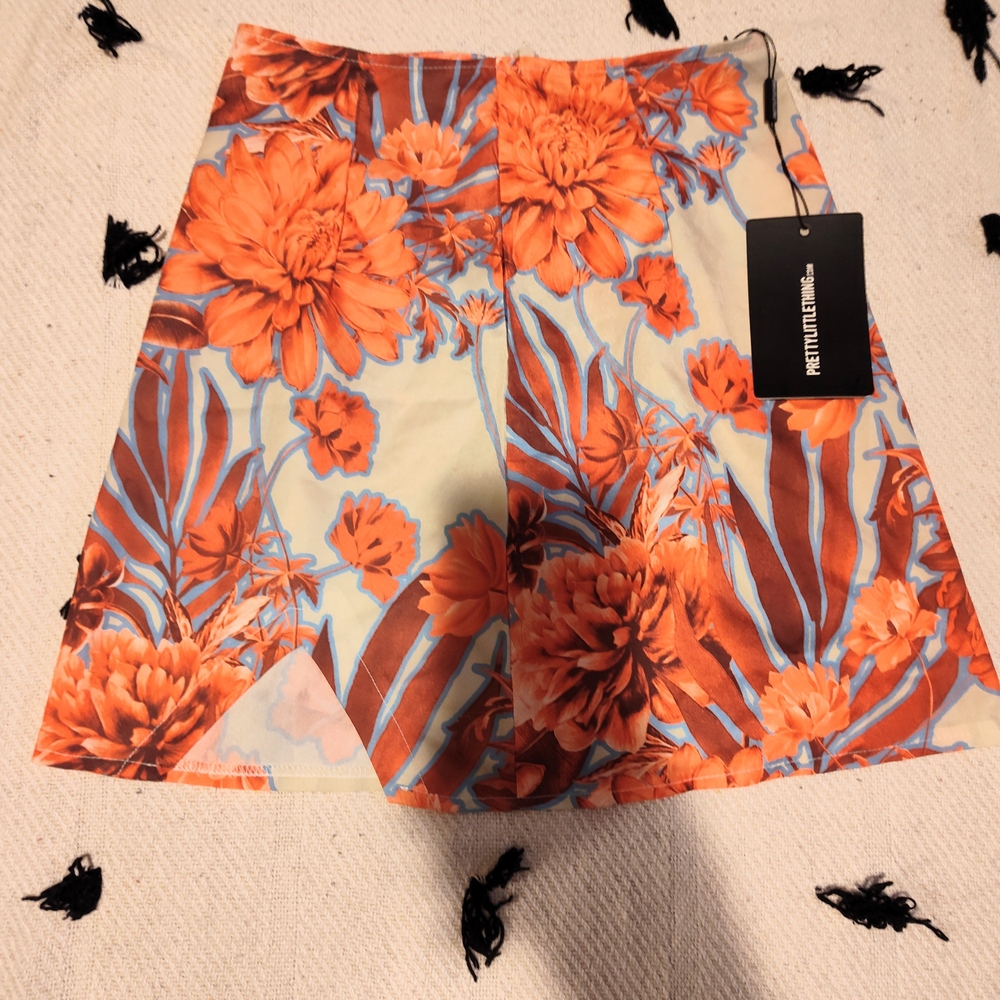 Brand New Pretty little thing Floral Print Women's Mini Skirt With Tags